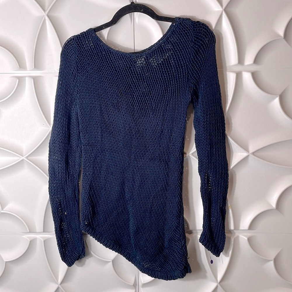 Club Monaco Italian yarn asymmetrical knit sweater sz M.  Gggg